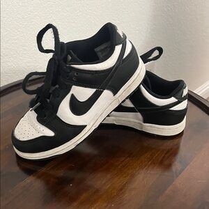Nike 
Kids Black and White Sneakers
Used